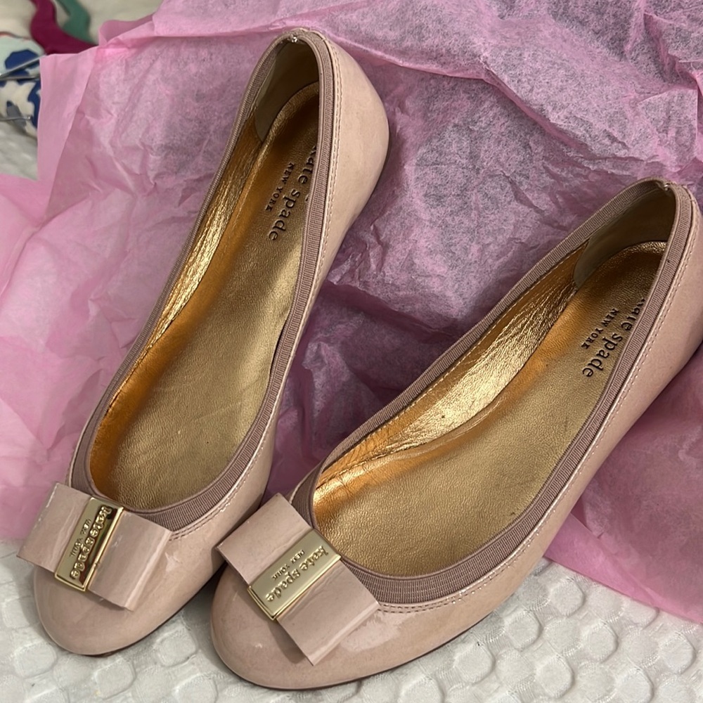 KATE SPADE blush colored patent leather flats EUC barely worn-minimal wear💖